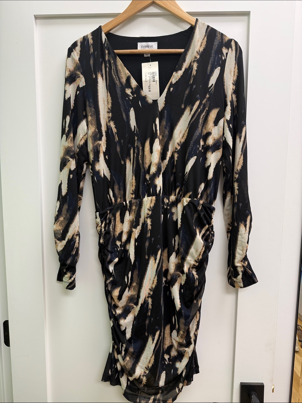 Evereve Black Abstract Brushstroke V-Neck Long Sleeve Dress